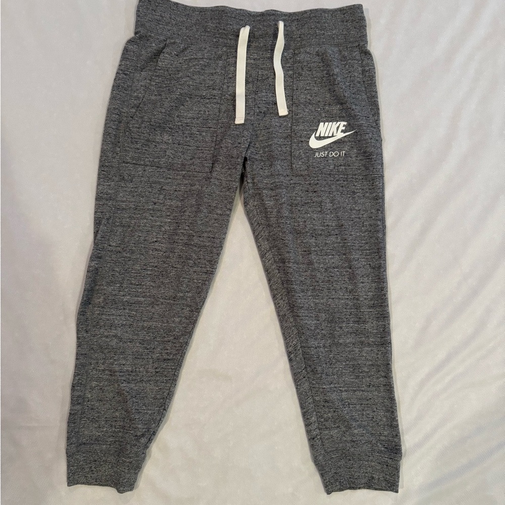 Nike Capri athletic pants, Women’s Small, NWOT